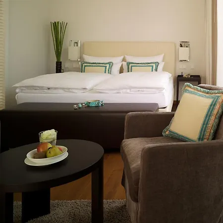 فندق ريفا - داس آم بودينسي 5*